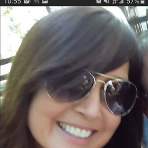 Meet your Posher, Debbie